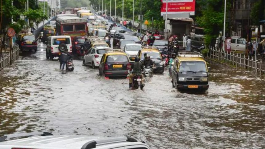 मुंबई में बारिश ने तोड़ा 107 साल का रिकॉर्ड, 75 साल में सबसे जल्दी आया मानसून