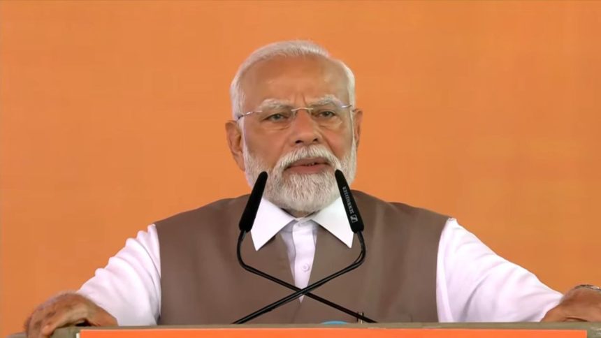 'तुम थक जाओगे, कंधे दुखेंगे', कानपुर रैली में हाथ हिला रहे बच्चे को पीएम मोदी की चेतावनी; देखें VIDEO