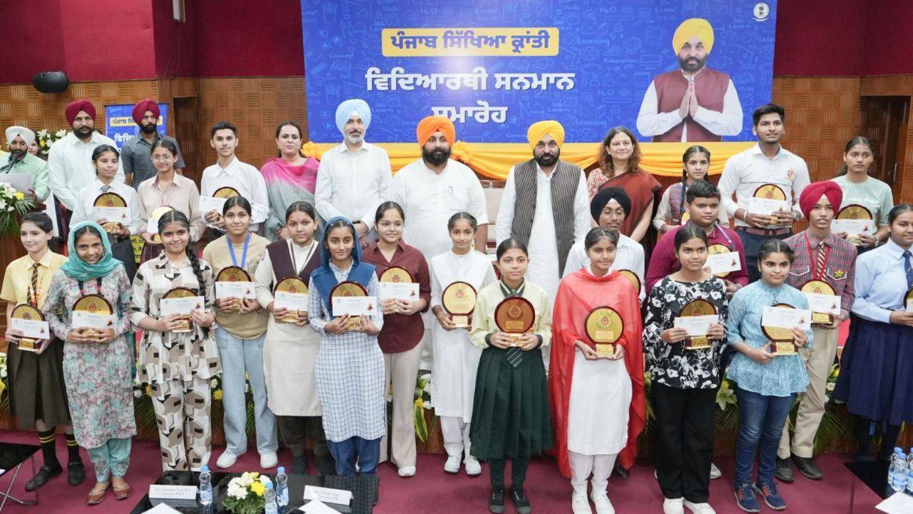 पंजाब में मान सरकार की अनूठी पहल, हवाई यात्रा से शैक्षिक भ्रमण करेंगे सरकारी स्कूलों के मेधावी छात्र