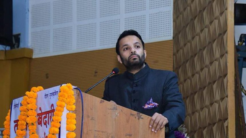 'बाएं या दाएं मत जाओ', सुप्रीम कोर्ट ने SIT से महमूदाबाद के खिलाफ जांच को 2 एफआईआर तक सीमित रखने को कहा