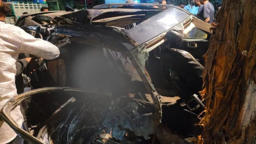 Bhopal Road Accident: बैरागढ़ में बेकाबू तेज रफ्तार कार खंभे से टकराई, तीन युवकों की मौके पर मौत