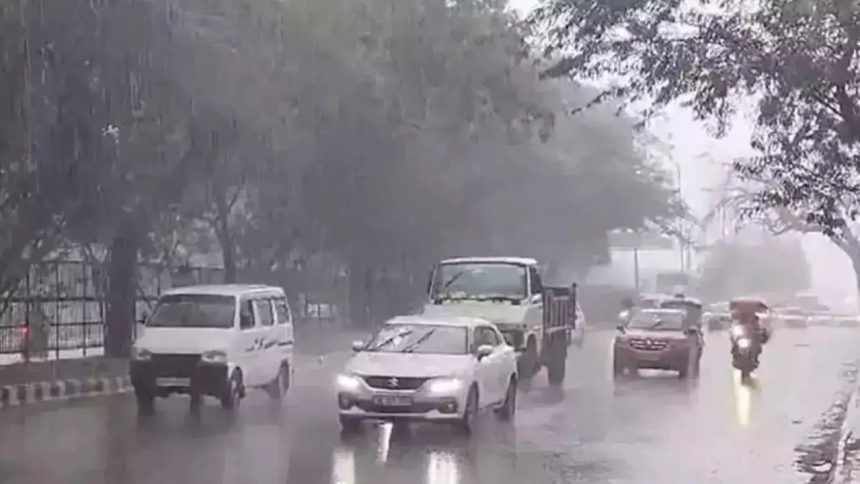 दिल्ली-NCR में बदलने वाला है मौसम, आंधी के साथ बारिश का अलर्ट