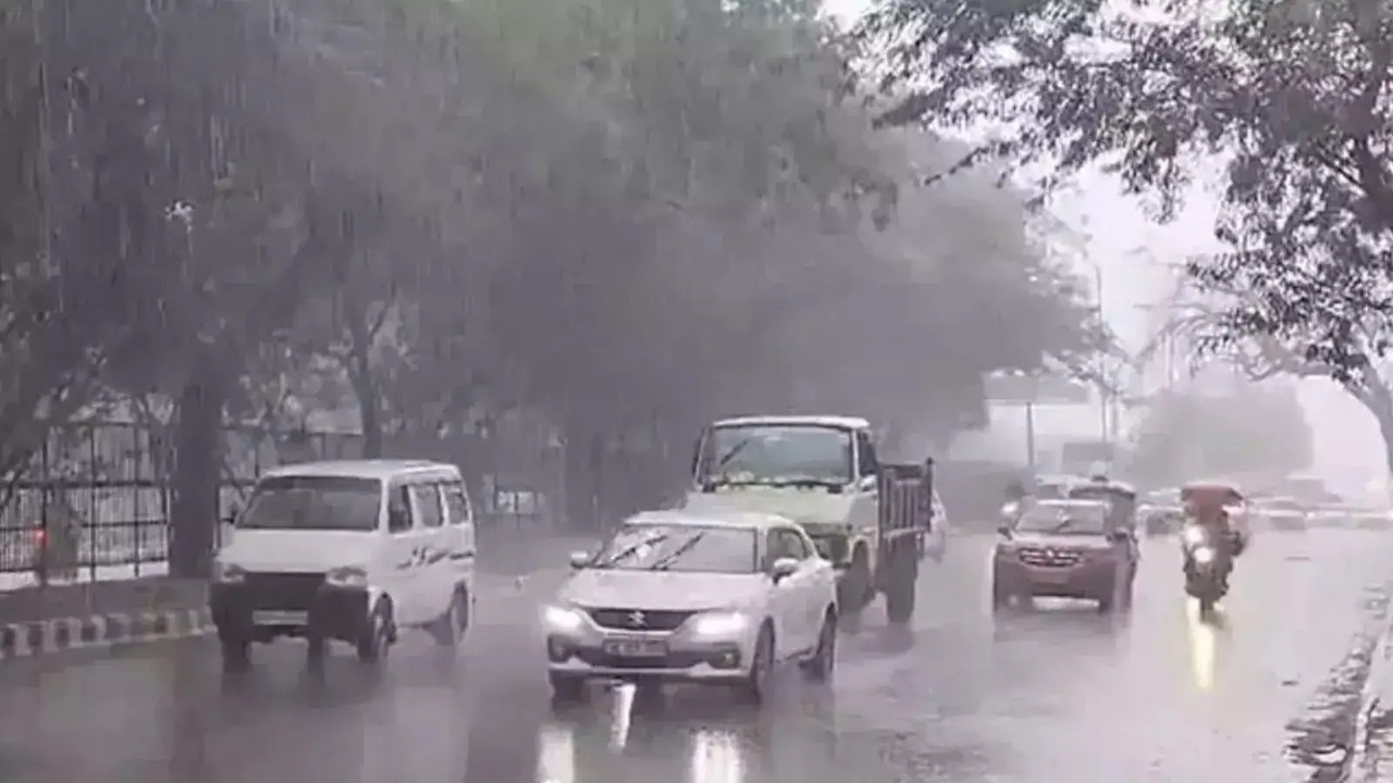 दिल्ली-NCR में बदलने वाला है मौसम, आंधी के साथ बारिश का अलर्ट