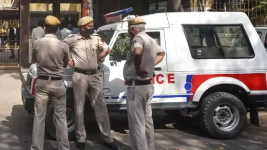 दिल्ली में डीजे पर गाना बजाने को लेकर हत्या,  4 नाबालिग छात्रों ने 18 साल के युवक को चाकू से बेरहमी से गोदा
