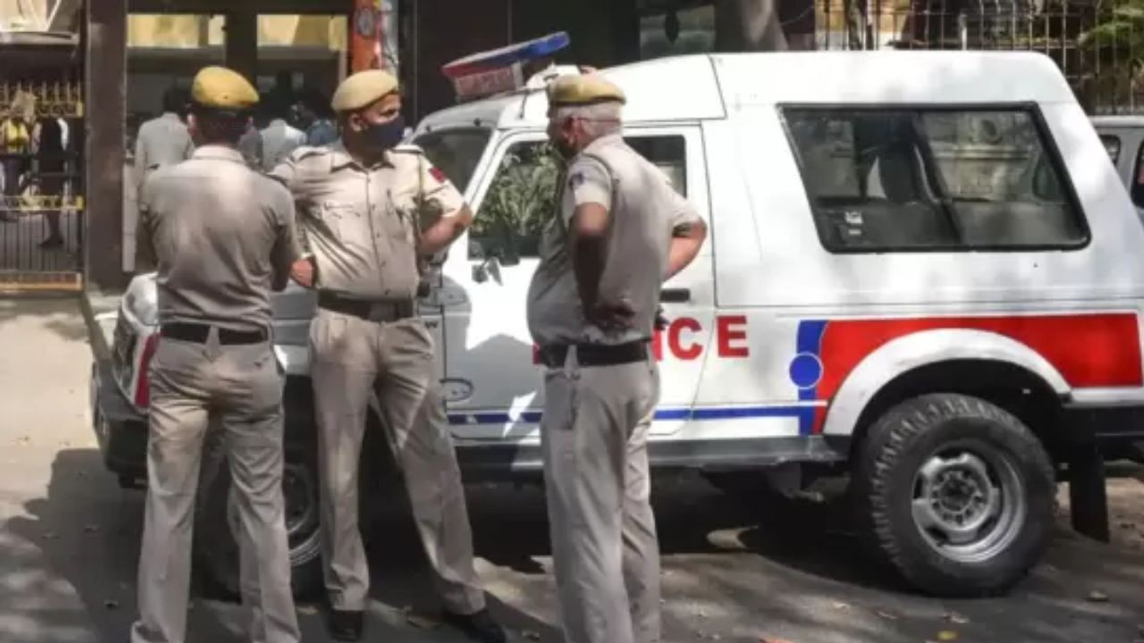 दिल्ली में डीजे पर गाना बजाने को लेकर हत्या,  4 नाबालिग छात्रों ने 18 साल के युवक को चाकू से बेरहमी से गोदा