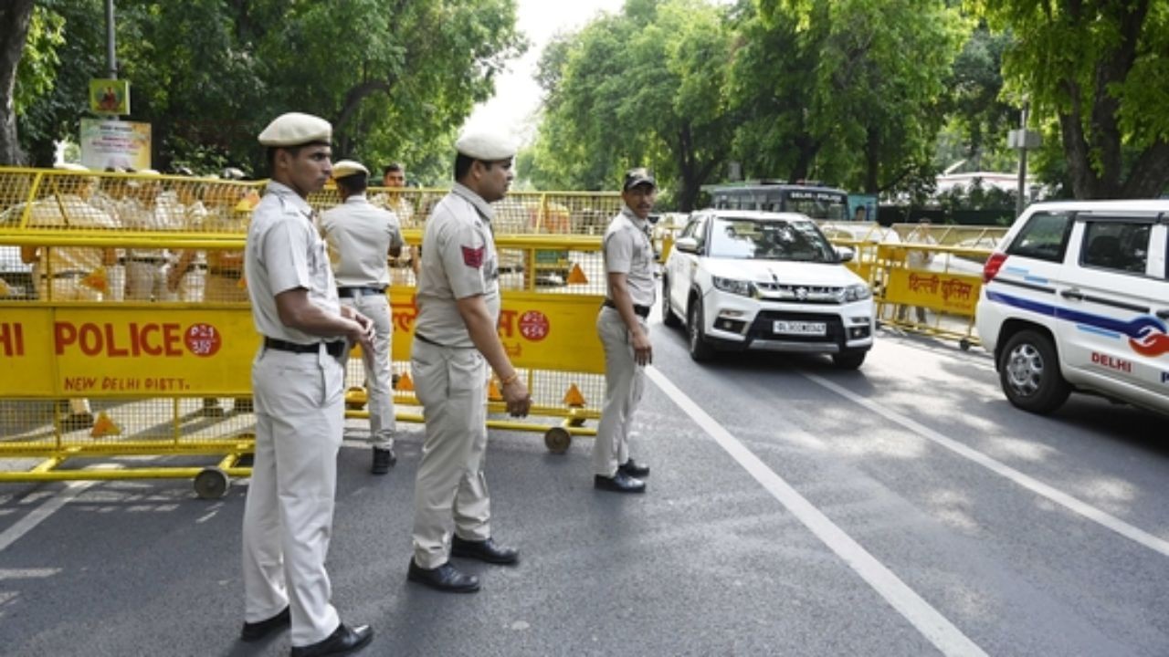 Delhi Police ISI Agent: गुप्त ऑपरेशन में दिल्ली पुलिस की बड़ी सफलता, दो संदिग्ध ISI एजेंट गिरफ्तार