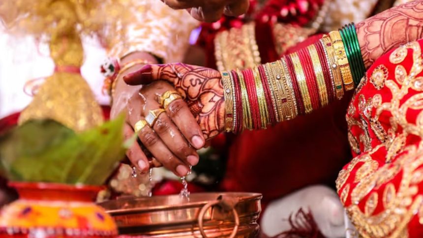 लौंडा नाच पार्टी में मचा बवाल, डांसर ने मंडप से दूल्हे को किया किडनैप; इस बात को लेकर हुआ था विवाद