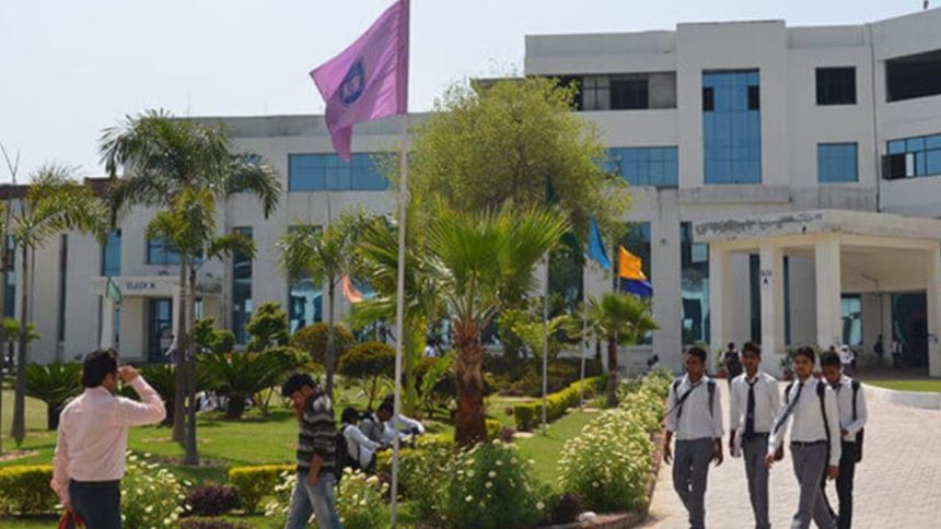 Monad University Fake Degree: कनाडा-लंदन तक फैला नेटवर्क, अब तक बिक चुकी हैं 1 लाख फर्जी डिग्रियां