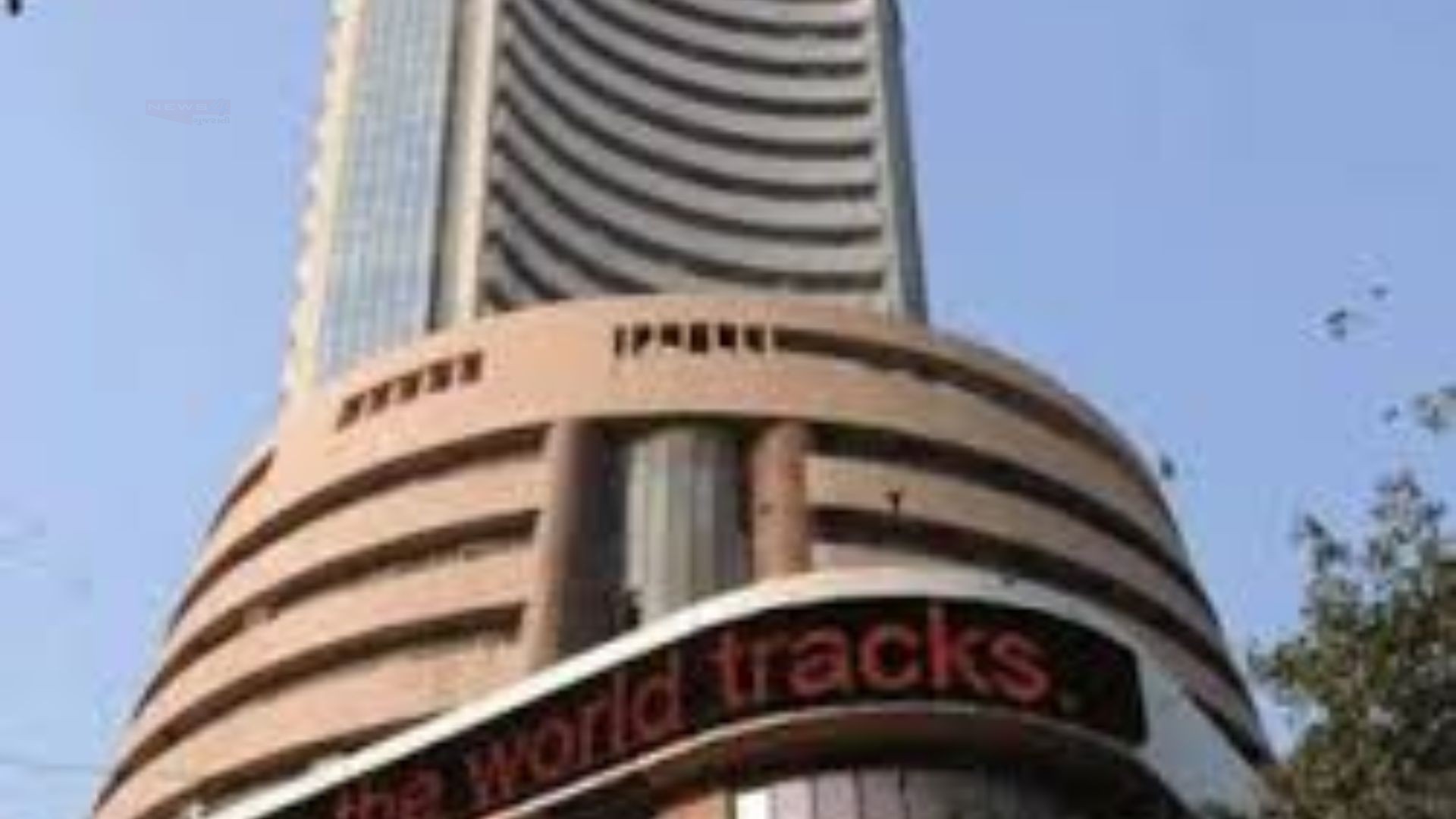 सप्ताह के पहले दिन शेयर बाजार में गिरावट, शुरुआती कारोबार में Sensex 214 अंक टूटा 
