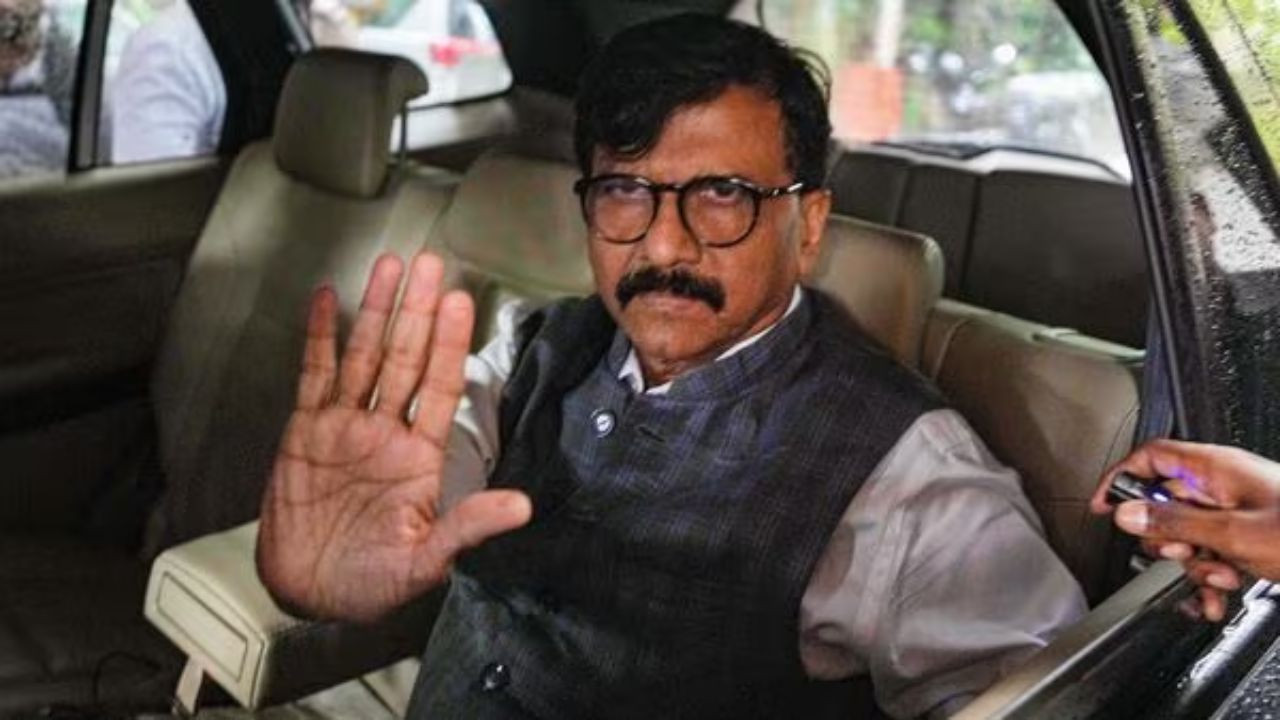 संजय राउत के बयान ने एक बार फिर राजनीतिक विवाद को हवा दी है. उधर, बीजेपी ने...