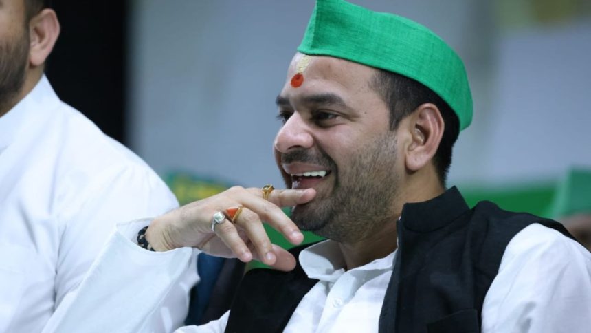 कौन हैं तेज प्रताप यादव? लालू के बेदखल बेटे और ऐश्वर्या राय के पूर्व पति के बीच '12 साल के साथी' को लेकर छिड़ा विवाद