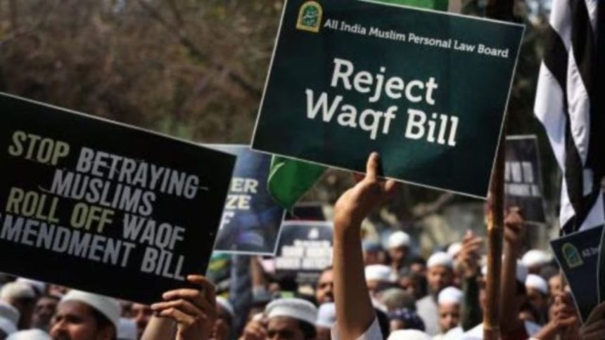 Waqf Act Amendments 2025: वक्फ एक्ट 1995 को चुनौती देने वाली याचिका पर सुप्रीम कोर्ट ने केंद्र और राज्यों को नोटिस जारी किया