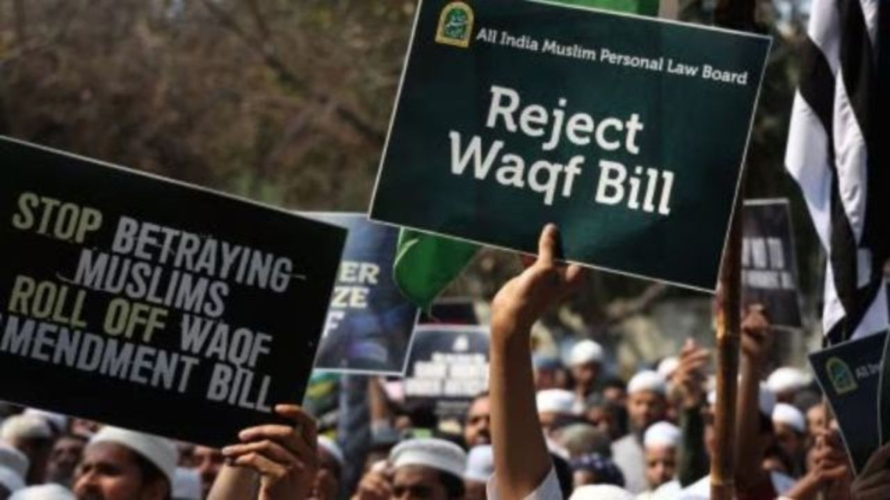 Waqf Act Amendments 2025: वक्फ एक्ट 1995 को चुनौती देने वाली याचिका पर सुप्रीम कोर्ट ने केंद्र और राज्यों को नोटिस जारी किया