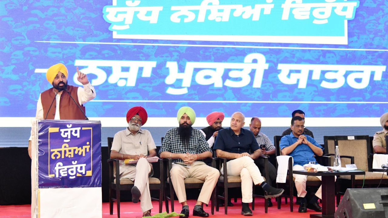 मंत्रिमंडल विस्तार के साथ-साथ विभागों में भी बड़े बदलाव की संभावना है. ऐसे...