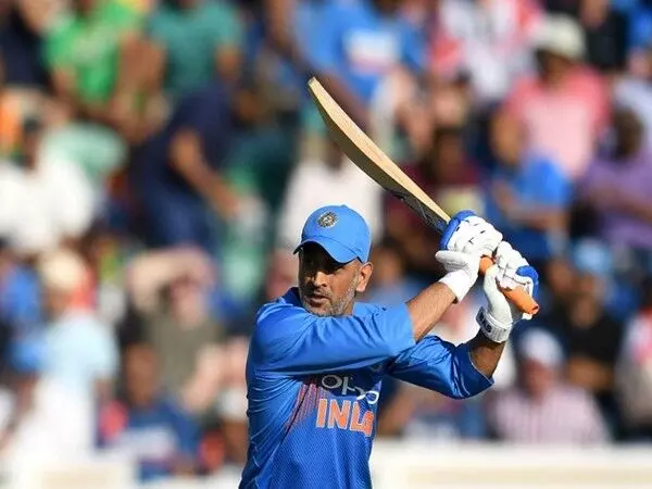 रवि शास्त्री ने MS Dhoni के विकेटकीपिंग कौशल की प्रशंसा की