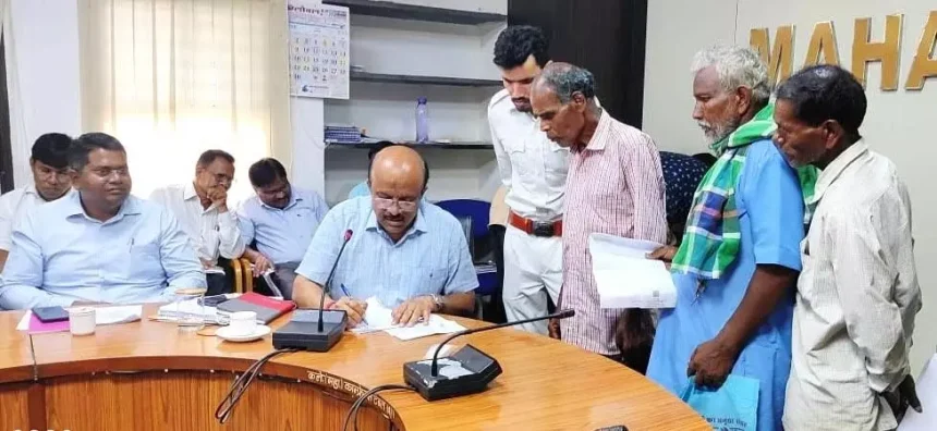 CEO एस आलोक ने जन चौपाल में सुनी आम जनों की समस्याएं