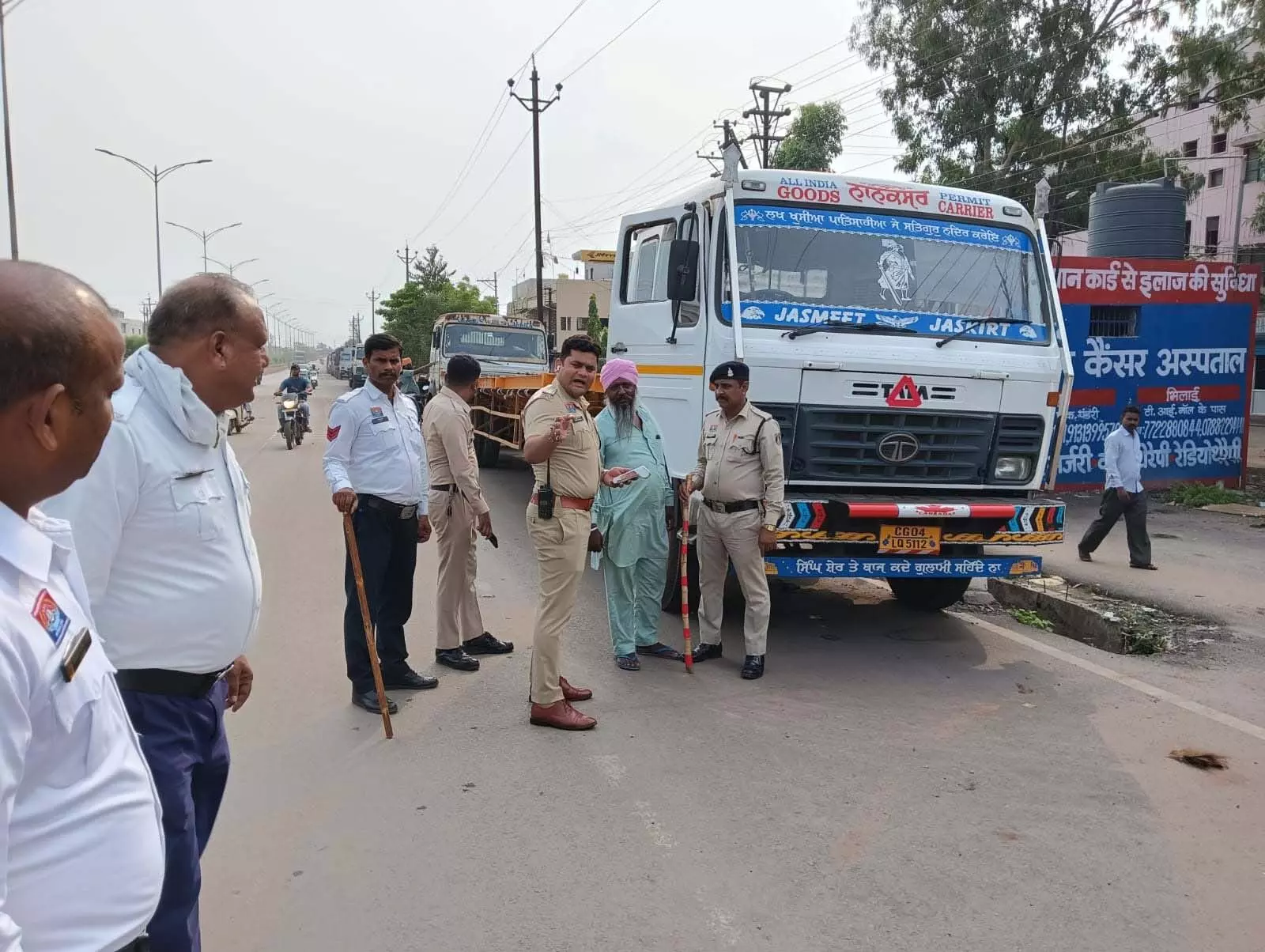 रिंग रोड में नो पार्किंग पर खड़ी 150 से ज्यादा भारी मालवाहक वाहनों का कटा चालान