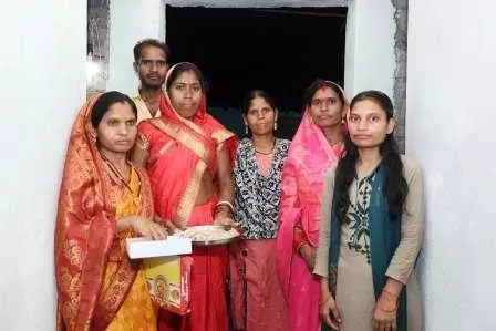 सफलता की कहानी: बुजुर्ग संतु चक्रेश अपना खुद का पक्का मकान पाकर खुश