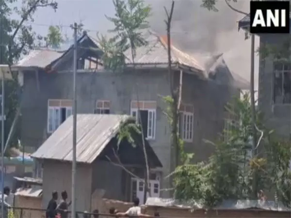 Pulwama के गुसु गांव में लगी आग
