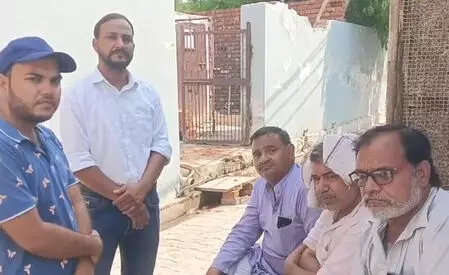 विमान हादसे में आगरा के नीरज लवानिया और पत्नी की मौत, भाई को फोन कर कहा था '12 घंटे बाद करेंगे बात'