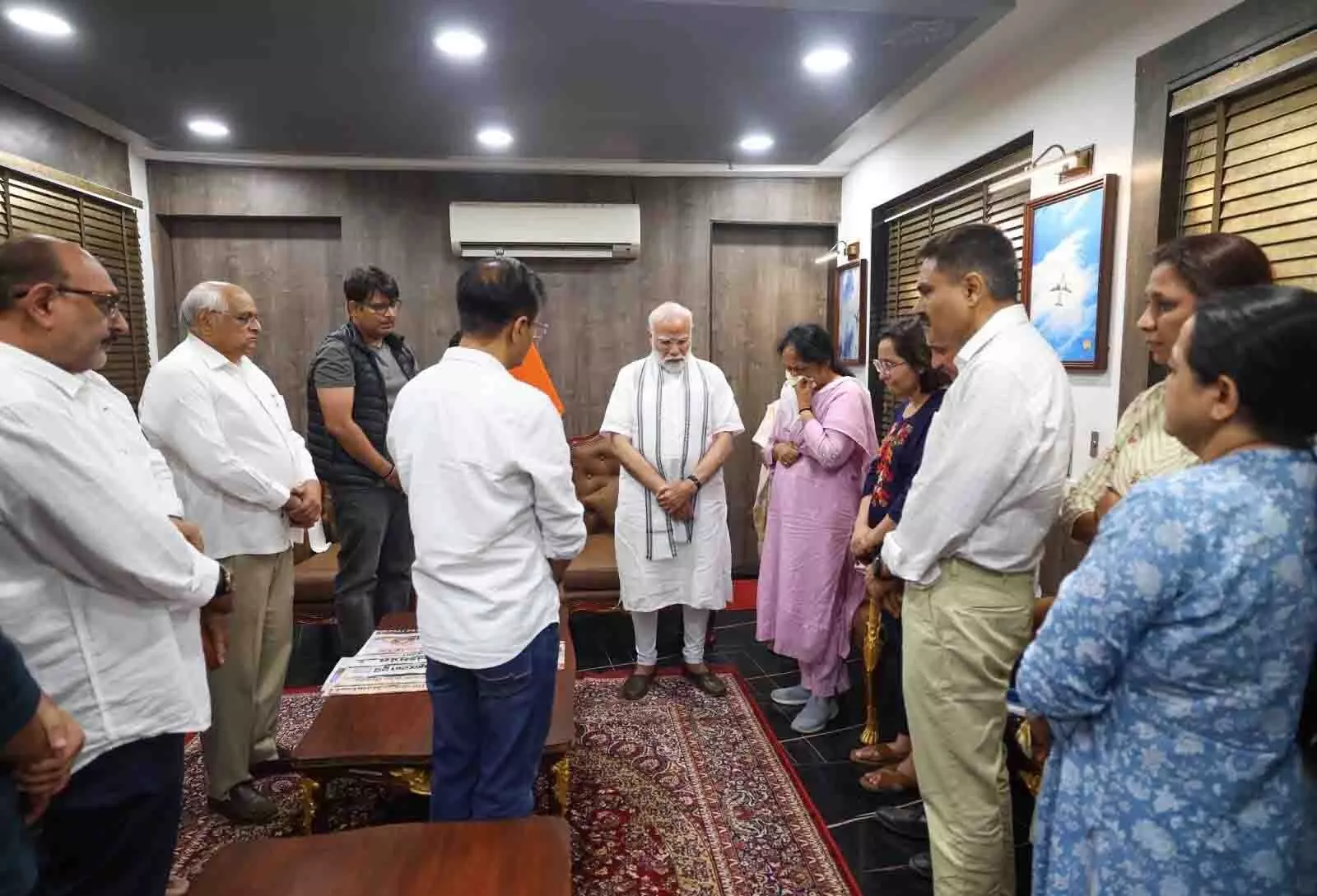 प्लेन क्रैश में पूर्व CM की मौत, प्रधानमंत्री मोदी ने विजय रूपाणी के परिवार से मुलाकात की
