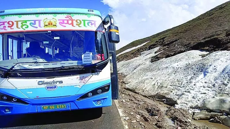 इलेक्ट्रिक बसों में रोहतांग की सैर