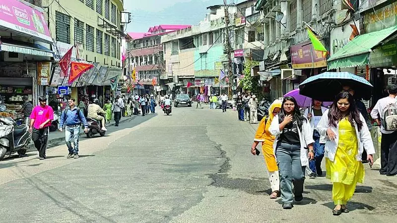 सोलन में आग बरसाने लगे सूर्यदेव, लू की आशंका, घरों से नहीं निकल रहे लोग