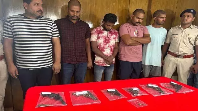 Odisha : अवैध बंदूकों और आग्नेयास्त्रों के साथ पांच गिरफ्तार