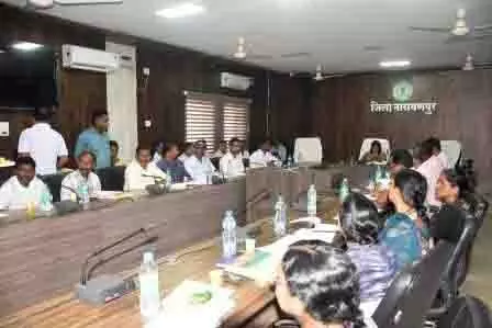 लापरवाह अधीक्षकों को कड़ी कार्रवाई करें: कलेक्टर