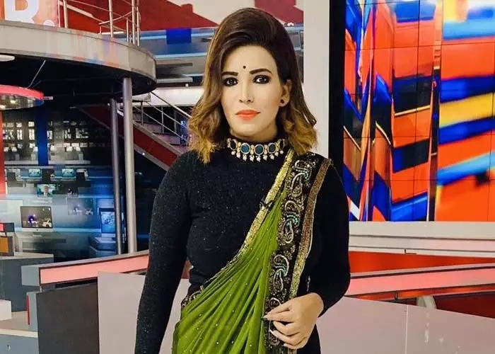 मोबाइल को हीरे और सोना से सजा रखी थी, गिरफ्तार महिला एंकर पर बड़ा खुलासा