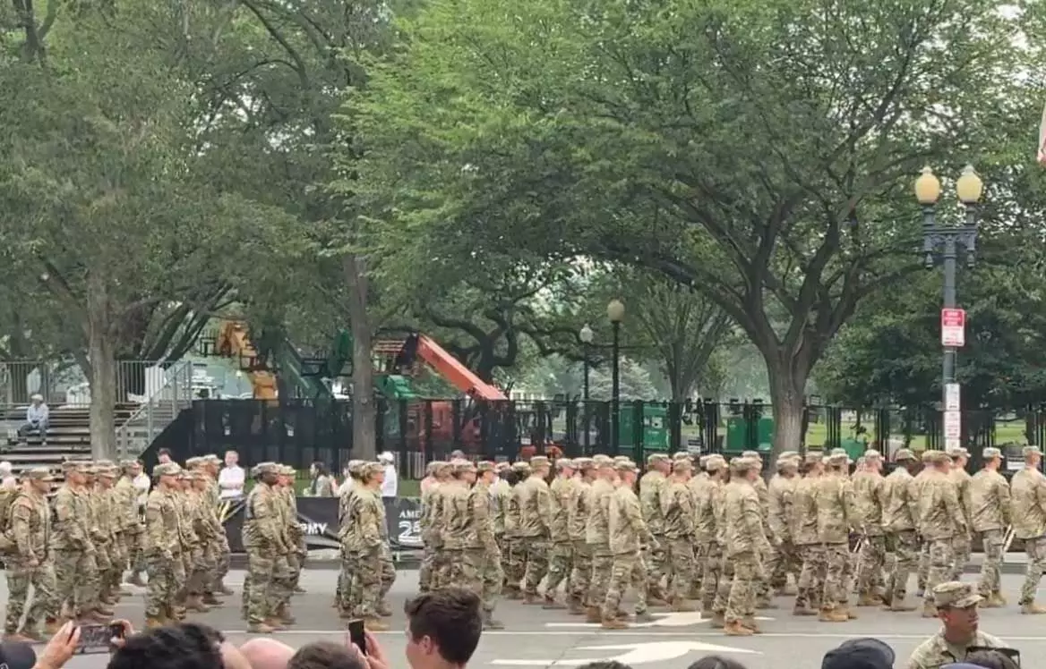 पावर शो: अमेरिका की सड़कों पर उतरी सेना, Parade के बाद ARMY क्यों हो रही ट्रोल?