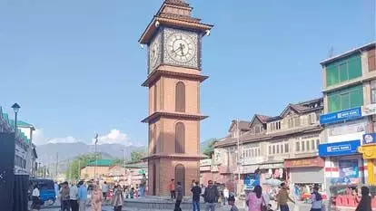पहलगाम हमले के बाद श्रीनगर में लौटी रौनक, लाल चौक फिर हुआ गुलजार