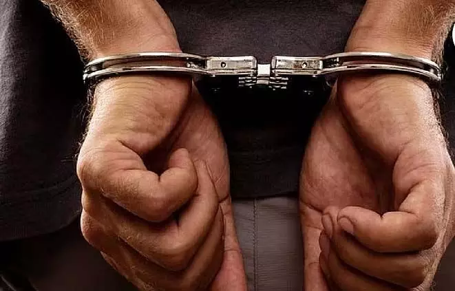 "हॉकर ने बुजुर्ग महिला की हत्या की, गिरफ्तार; छाते का उपयोग उचित नहीं"