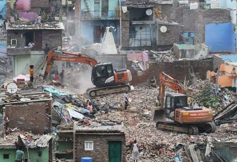 Delhi अतिक्रमण विरोधी अभियान में अवैध आवास ध्वस्त