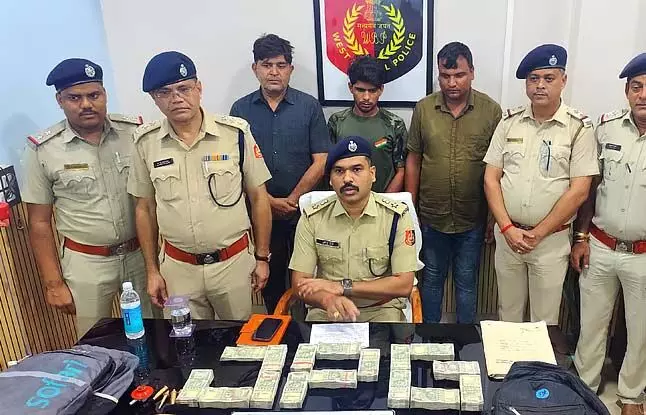 क्या असलूपे ने दिल्ली पुलिस की वर्दी पहनकर एटीएम लूटा था?