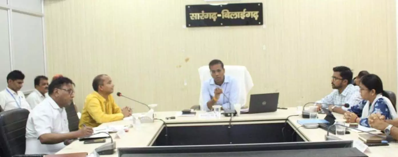कलेक्टर डॉ. कन्नौजे ने ली समय सीमा की बैठक