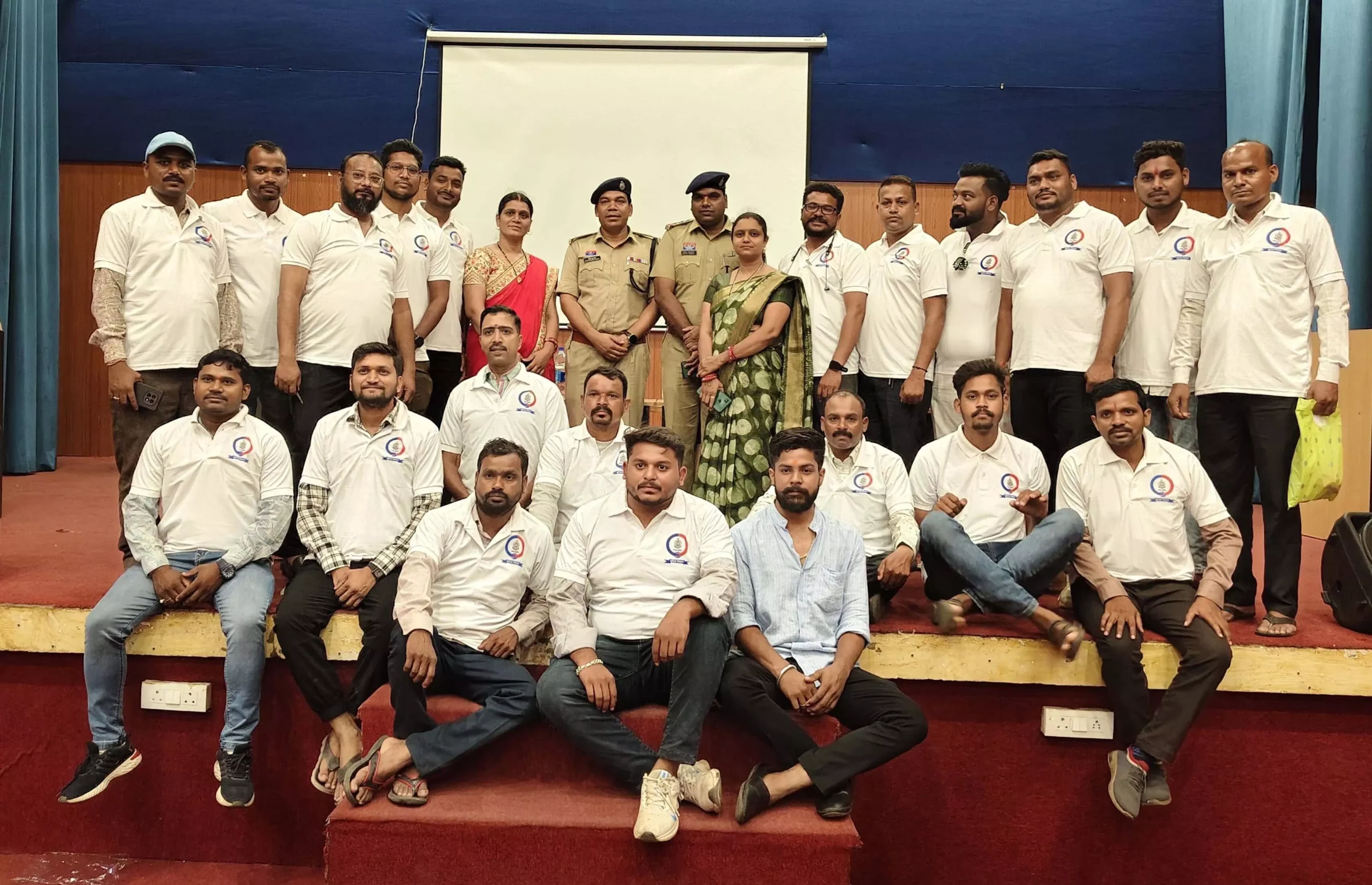 पुलिस मितान का साइंस कालेज आडिटोरियम में लिया गया बैठक