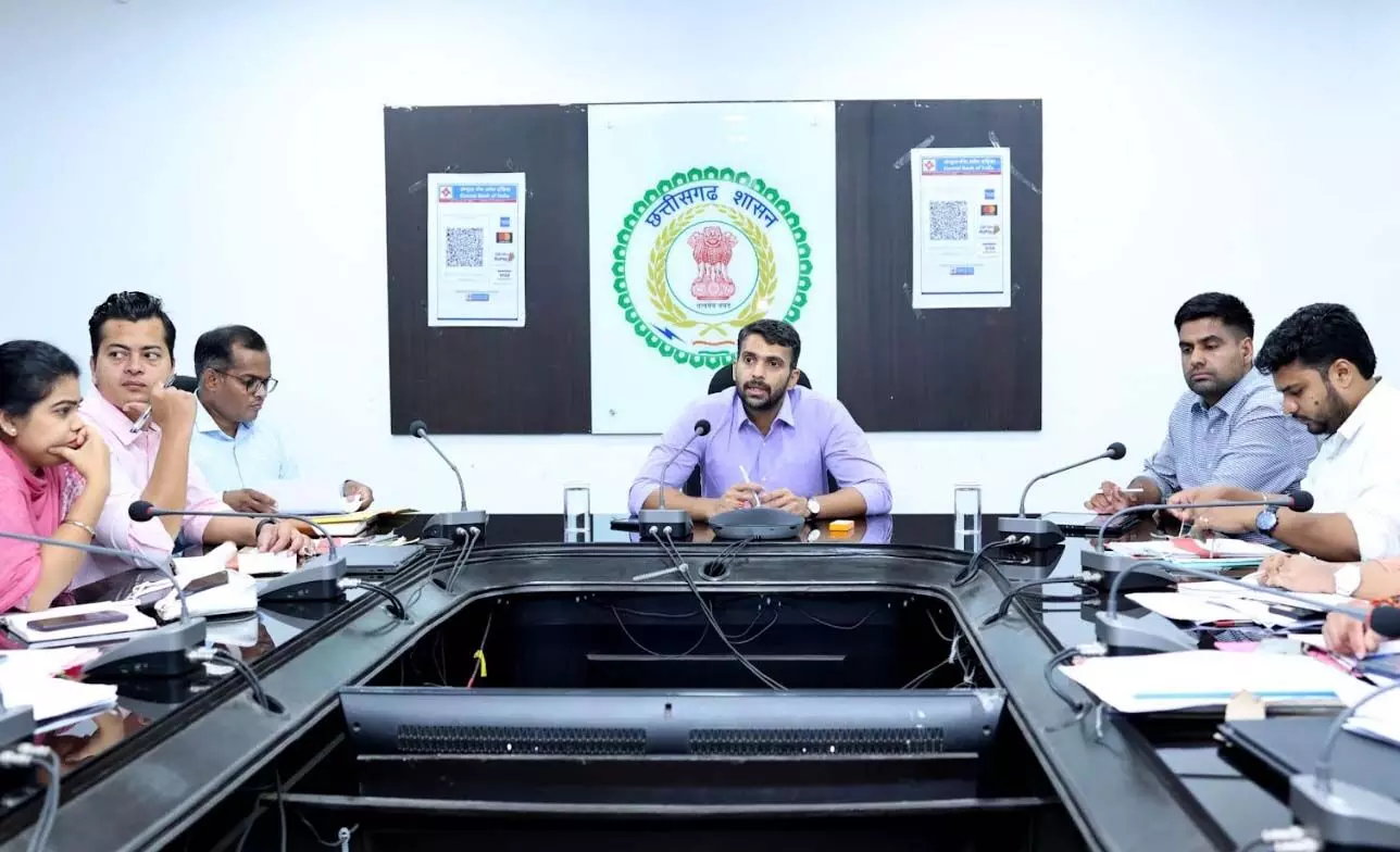 कलेक्टर मयंक चतुर्वेदी ने समय-सीमा की बैठक में दिए निर्देश