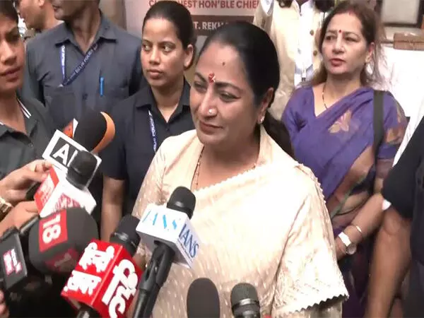 Delhi CM ने 'सोमा-द आयुर्वेदिक किचन' का उद्घाटन किया