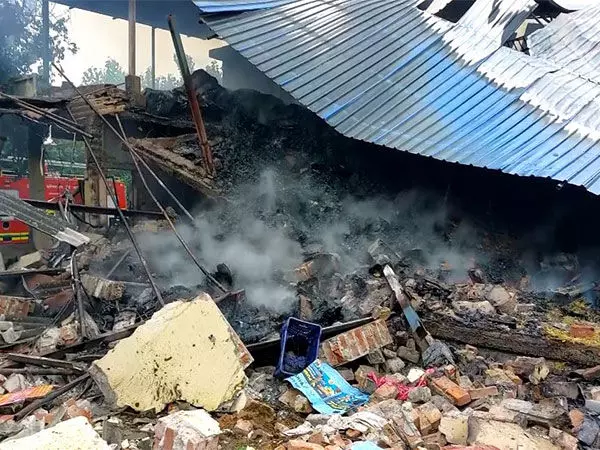 Haridwar पटाखा फैक्ट्री में लगी आग, शॉर्ट सर्किट की आशंका