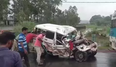 भीषण सड़क दुर्घटना, 9 की मौत, शादी समारोह से लौट रहे थे