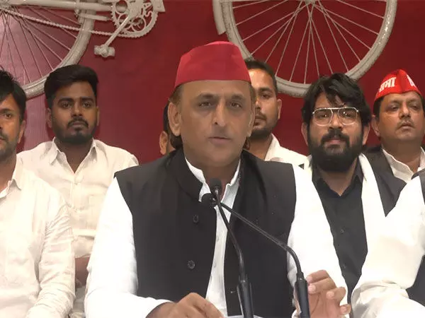 भाजपा सरकार शिक्षा और शिक्षक विरोधी है: Akhilesh Yadav