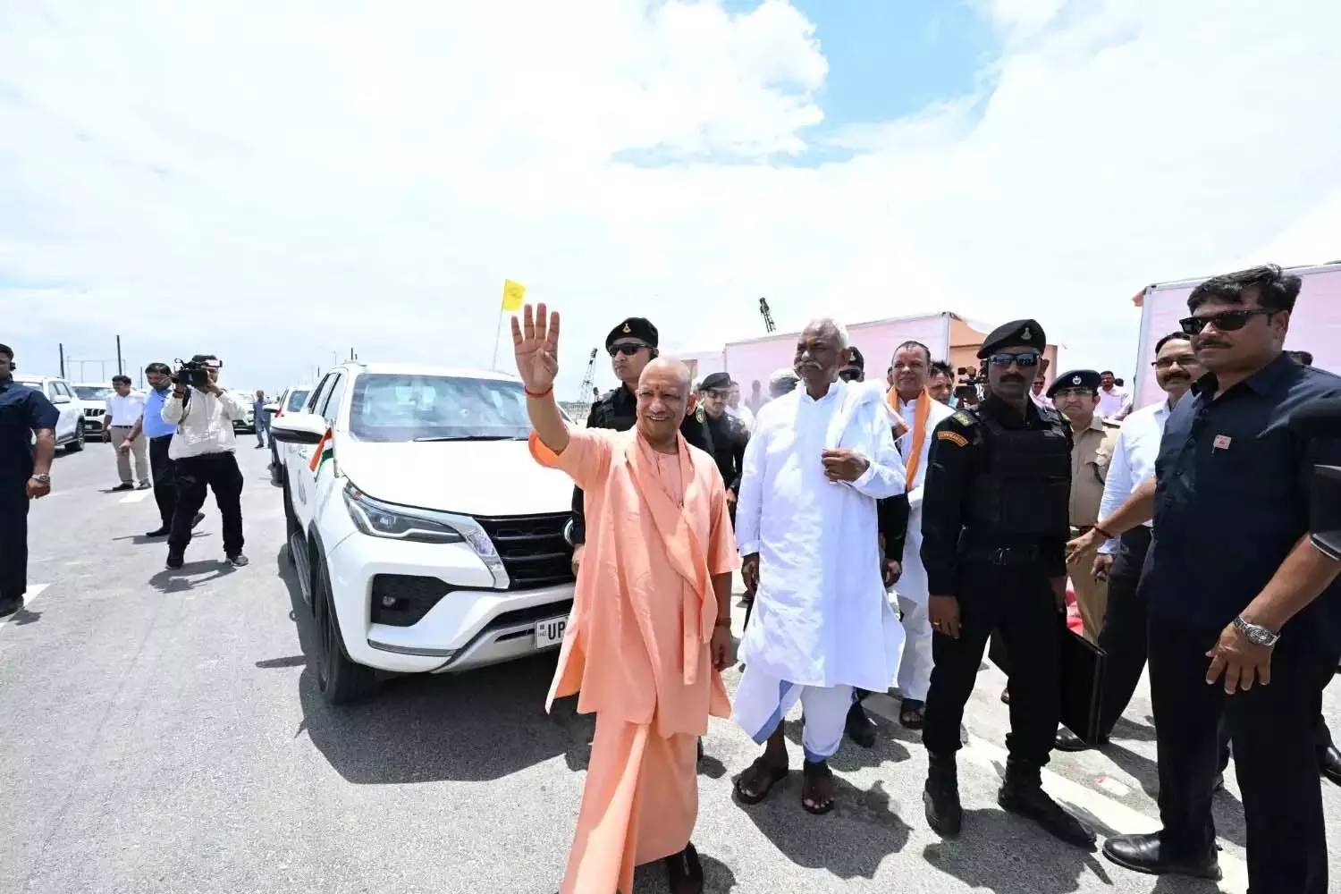 गोरखपुर से नोएडा तक अब सिर्फ साढ़े तीन घंटे लगेंगे