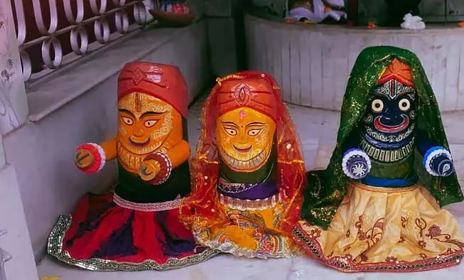 Uluberia में गंगा में जगन्&zwj;नाथ की मूर्तियों पर हंगामा