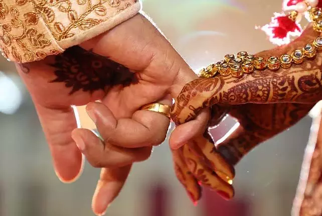 'मुझे बचा लीजिए, सर', लड़की ने फोन पर की हताशा भरी गुहार