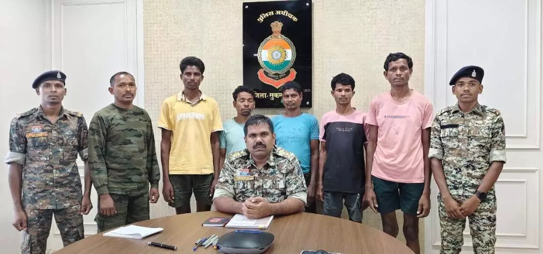 CG BREAKING: 2 लाख के इनामी नक्सली समेत 5 गिरफ्तार, हत्या के मामले में थे फरार