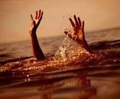 UP News: पानी से भरे गड्ढे में डूबकर तीन मासूम बच्चों की मौत, परिजनों में कोहराम