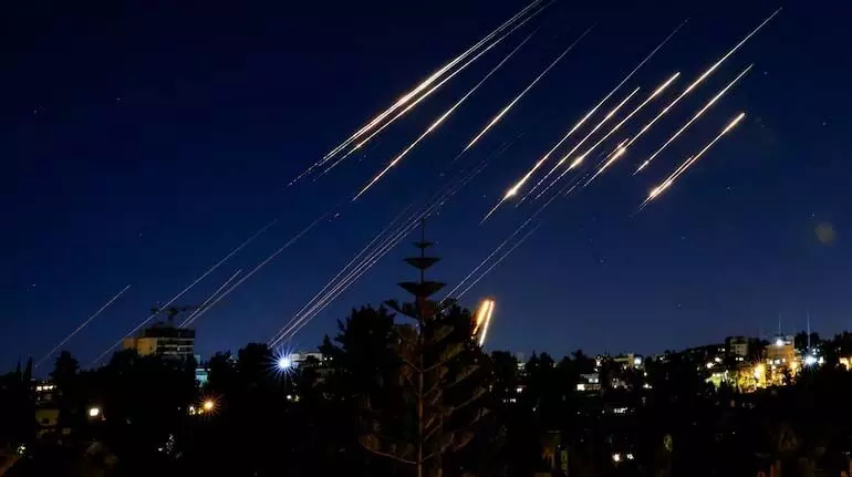 Israel ने देज़फुल बेस पर दो ईरानी एफ-5 जेट विमानों को नष्ट कर दिया