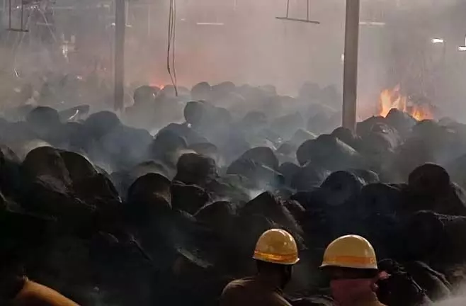 चेंगैल जूट मिल में लगी भीषण आग, करोड़ों टका का जूट का सामान जला
