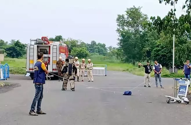 काजी नजरूल इस्लाम हवाईअड्डे पर बम की अफवाह